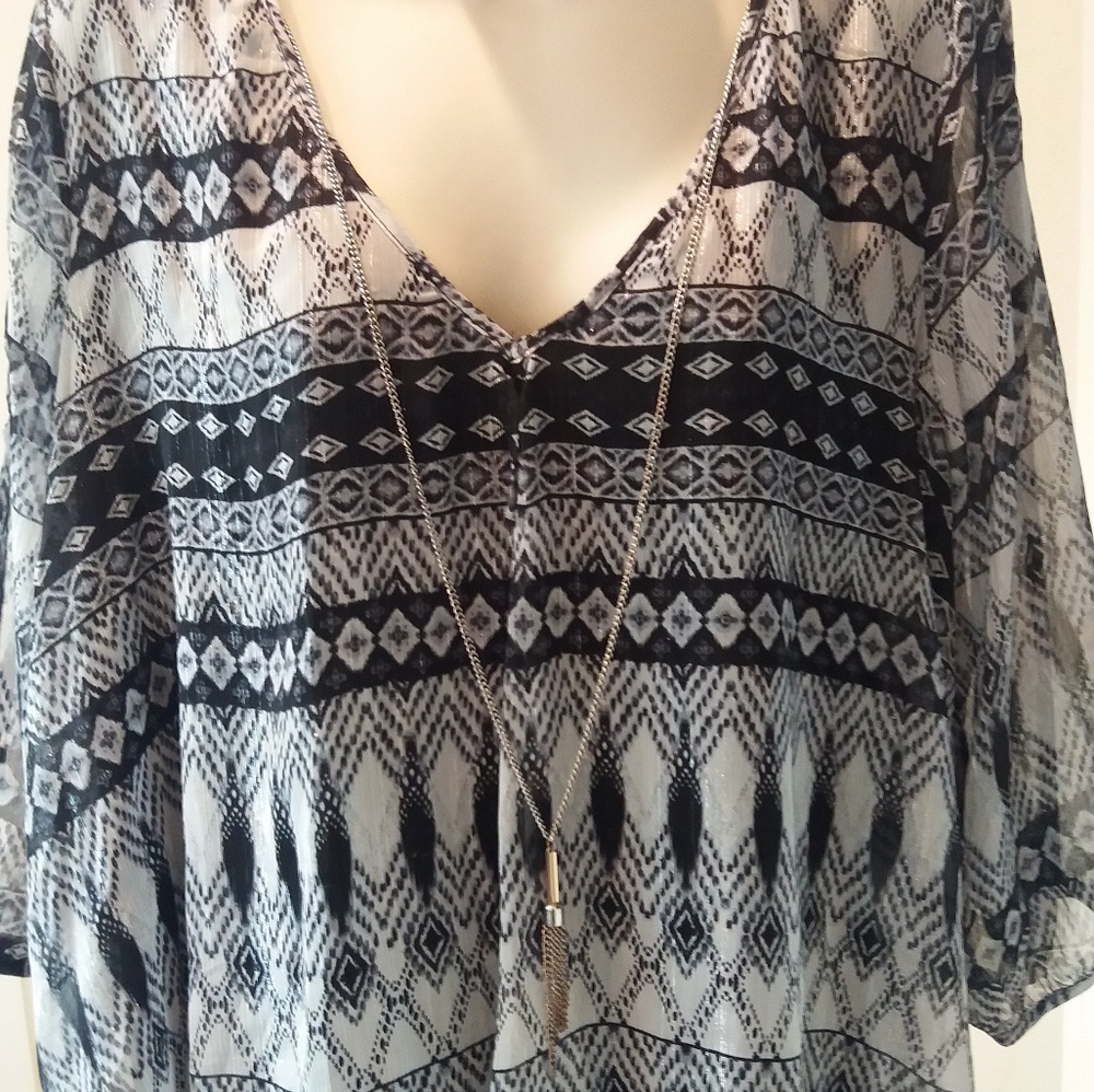 Dressy top with arm sleeves uncovered